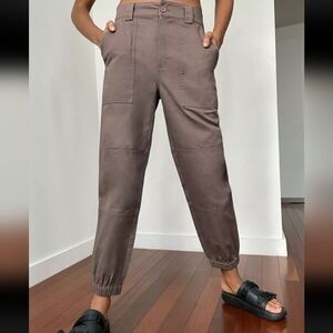 Aritzia TNA Cedar Jogger in Black